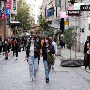 <em>Κορονοϊός</em>: Ξανά πάνω από τους 100 οι νεκροί