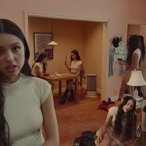 Το νέο βίντεο κλιπ της Olivia Rodrigo γυρίστηκε με <em>iPhone</em> 15 Pro