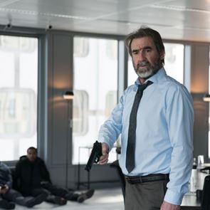O Eric Cantona δεν μασά τα λόγια του στο Inhuman Resources του <em>Netflix</em>