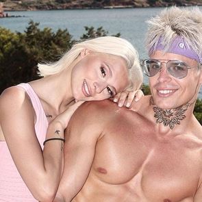 Σε άλλα νέα, διαπρέπουμε στα <em>Όσκαρ</em> Ερωτικού Κινηματογράφου