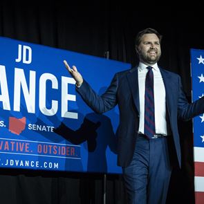 Όλοι διαβάζουν το Hillbilly Elegy, το βιβλίο του JD Vance