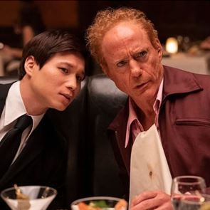 Ο Robert Downey Jr. είναι αγνώριστος στη μίνι σειρά The Sympathizer