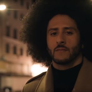 Η νέα <em>διαφήμιση</em> της Nike με τον Colin Kaepernick έχει έμπνευση, δύναμη και θα κάνει κι άλλους ηλίθιους να κάψουν τα παπούτσια τους