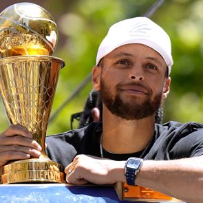 Ο Stephen Curry και η 'χρυσή' συμφωνία με την Under Armour