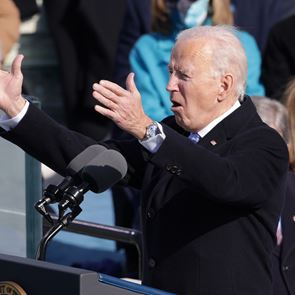 Ένα <em>Rolex</em> Datejust στον καρπό του Joe Biden