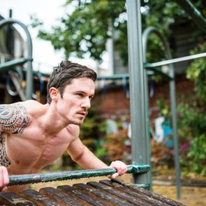 Η υβριδική HIIT <em>προπόνηση</em> για το πάνω μέρος του κορμιού