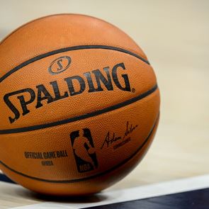 Το <em>ΝΒΑ</em> βάζει λουκέτο λόγω κορονοϊού