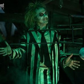 Winona Ryder και Jenna Ortega φέρνουν τα πάνω κάτω στο sequel του 'Σκαθαροζούμη
