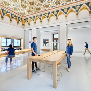 Η <em>Apple</em> ανοίγει το μεγαλύτερο κατάστημά της στην Ευρώπη