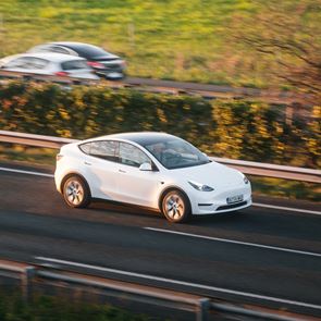 <em>Tesla</em> Model Y, το αυτοκίνητο με τις περισσότερες πωλήσεις στην Ευρώπη