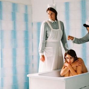 The Madness Issue: Το εξώφυλλο της πορτογαλικής Vogue που εξόργισε το <em>Twitter</em>