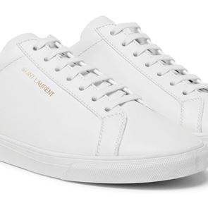Τα λευκά sneakers δεν είναι μόνο για το καλοκαίρι