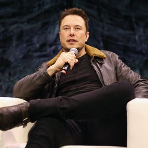 O Elon Musk κατατροπώνει τον Putin στο διάστημα