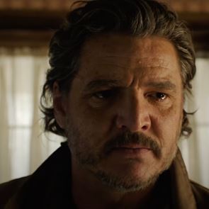 O Pedro Pascal καθηλώνει στα πρώτα πλάνα από τη 2η σεζόν του The Last <em>of</em> Us