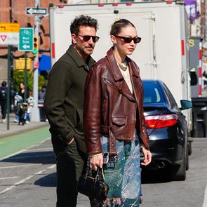 Εμείς πάντως, από το ζεύγος Bradley Cooper - Gigi Hadid κρατάμε τα sneakers