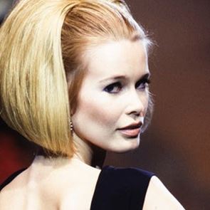 Η Claudia Schiffer ανοίγει το αρχείο