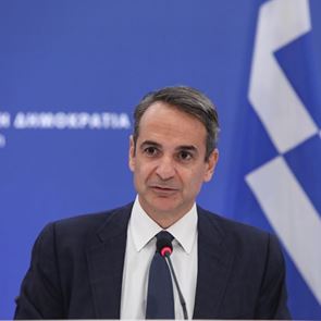 Mε θετικό πρόσημο έκλεισε η συνάντηση Μητσοτάκη - Ερντογάν, παρά τα παγωμένα χαμόγελα