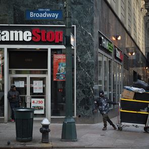 Πώς εξηγείται η φρενίτιδα με τις meme stocks του GameStop