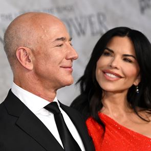 Ο Jeff Bezos αρραβωνιάστηκε