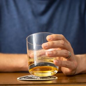 Πώς θα καταλάβεις αν κάποιος είναι αλκοολικός