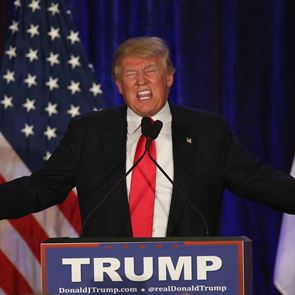Ο Donald <em>Trump</em> αφήνει τον Λευκό Οίκο, λιγότερο δημοφιλής από ποτέ