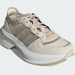 Τα νέα <em>παπούτσια</em> της Adidas μας δείχνουν ψηλότερους