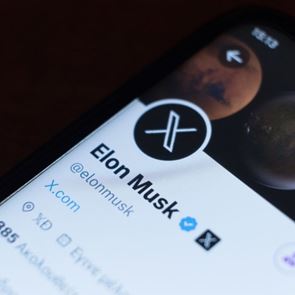 Grok, ένα chatbot με την υπογραφή του <em>Elon</em> <em>Musk</em>