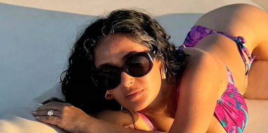 18 φωτογραφίες με μαγιό από τη Salma Hayek και χωρίς ρετούς