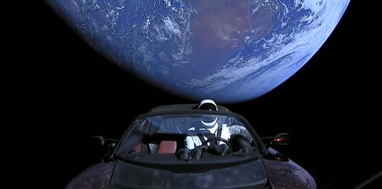 Η Tesla θέλει τα αυτοκίνητά της να ακολουθούν τους ιδιοκτήτες τους, σαν κατοικίδια