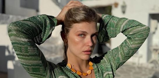 Η topless Κλέλια Ανδριολάτου είναι o ορισμός του Αυγούστου