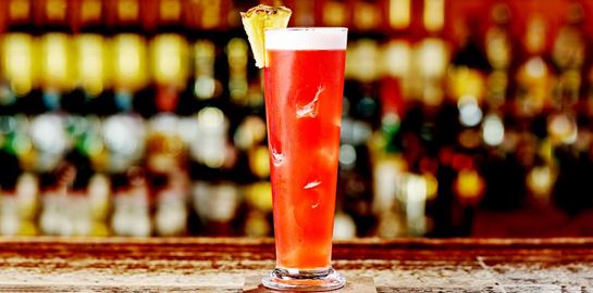 Η ιστορία και η διαχρονική γοητεία του Singapore Sling