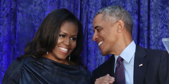 Οι Obamas ετοιμάζουν σειρά στο Netflix για τις αστοχίες της κυβέρνησης Trump