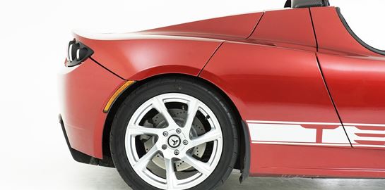 Tesla Roadster σε εξωφρενική τιμή
