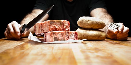 Το κόκκινο κρέας κάνει λιγότερο ελκυστικούς τους άντρες