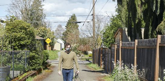 Πώς κολλάει ο κορονοϊός κατά τη διάρκεια της καραντίνας