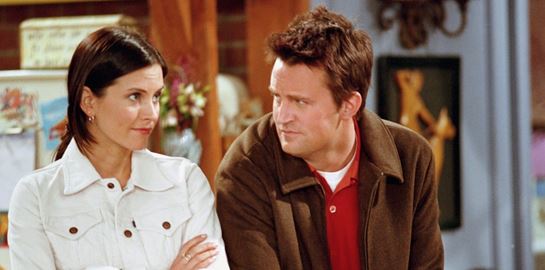 Η κρίσιμη σκηνή των Friends που άλλαξε ο Matthew Perry για να προστατεύσει τον Chandler