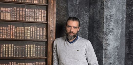 Όσα γνωρίζουμε για τη σειρά 'Ριφιφί' του Σωτήρη Τσαφούλια στην Cosmote TV
