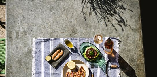 Η πεντανόστιμη Τήνος του Ευριπίδη Αποστολίδη