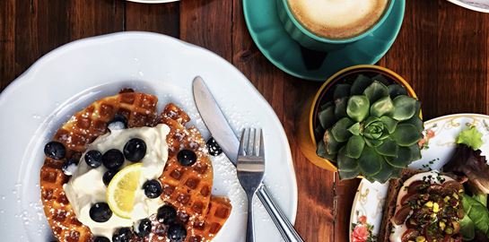 Τα μέρη της Αθήνας που έχουν αναγάγει το brunch σε τέχνη