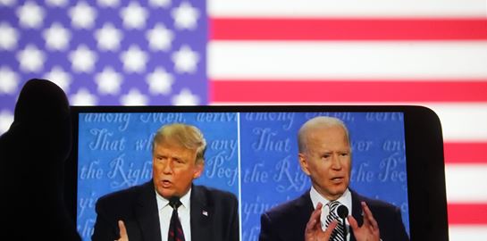 Η κούρσα των Trump και Biden γίνεται ολοένα πιο αμφίρροπη στις πολιτείες-κλειδιά