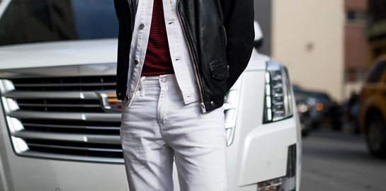 Λευκό τζην παντελόνι, η καλοκαιρινή επιλογή