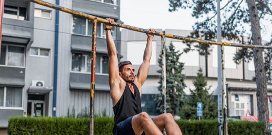 Γιατί η δύναμη στους πήχεις σου είναι μυστικό μακροζωΐας