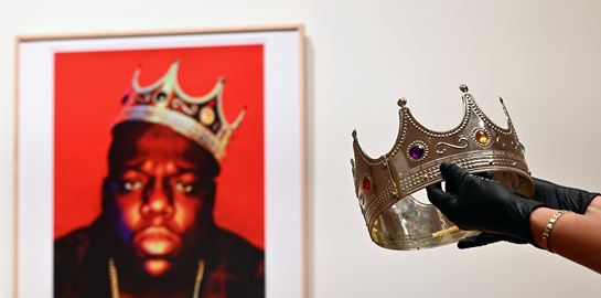 Το στέμμα του Notorious B.I.G πουλήθηκε στην ιστορική hip-hop δημοπρασία του Sotheby's