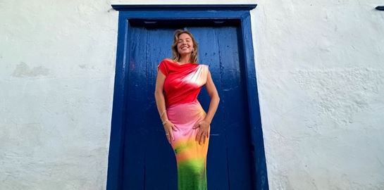 Η Sydney Sweeney δεν αντιστέκεται στο ελληνικό καλοκαίρι