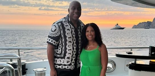 Ζηλέψαμε την πολυτελή θαλαμηγό του Magic Johnson που 'οργώνει' το Ιόνιο (βίντεο)