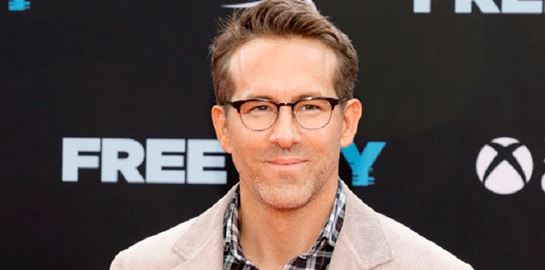 Η άνω τελεία του Ryan Reynolds στο Χόλιγουντ