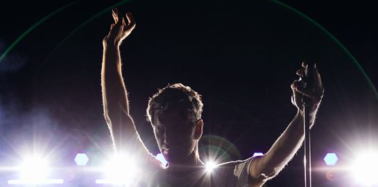 Όταν ο Σάκης Ρουβάς συγκινήθηκε στο κατάμεστο Κατράκειο