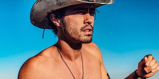 Darren Barnet, ο πρώτος ambassador της Victoria's Secret