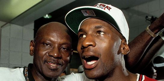 Η αληθινή ιστορία πίσω από τον θάνατο του πατέρα του Michael Jordan