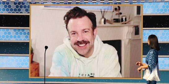 Τα hoodies είναι παντοτινά για τον Jason Sudeikis